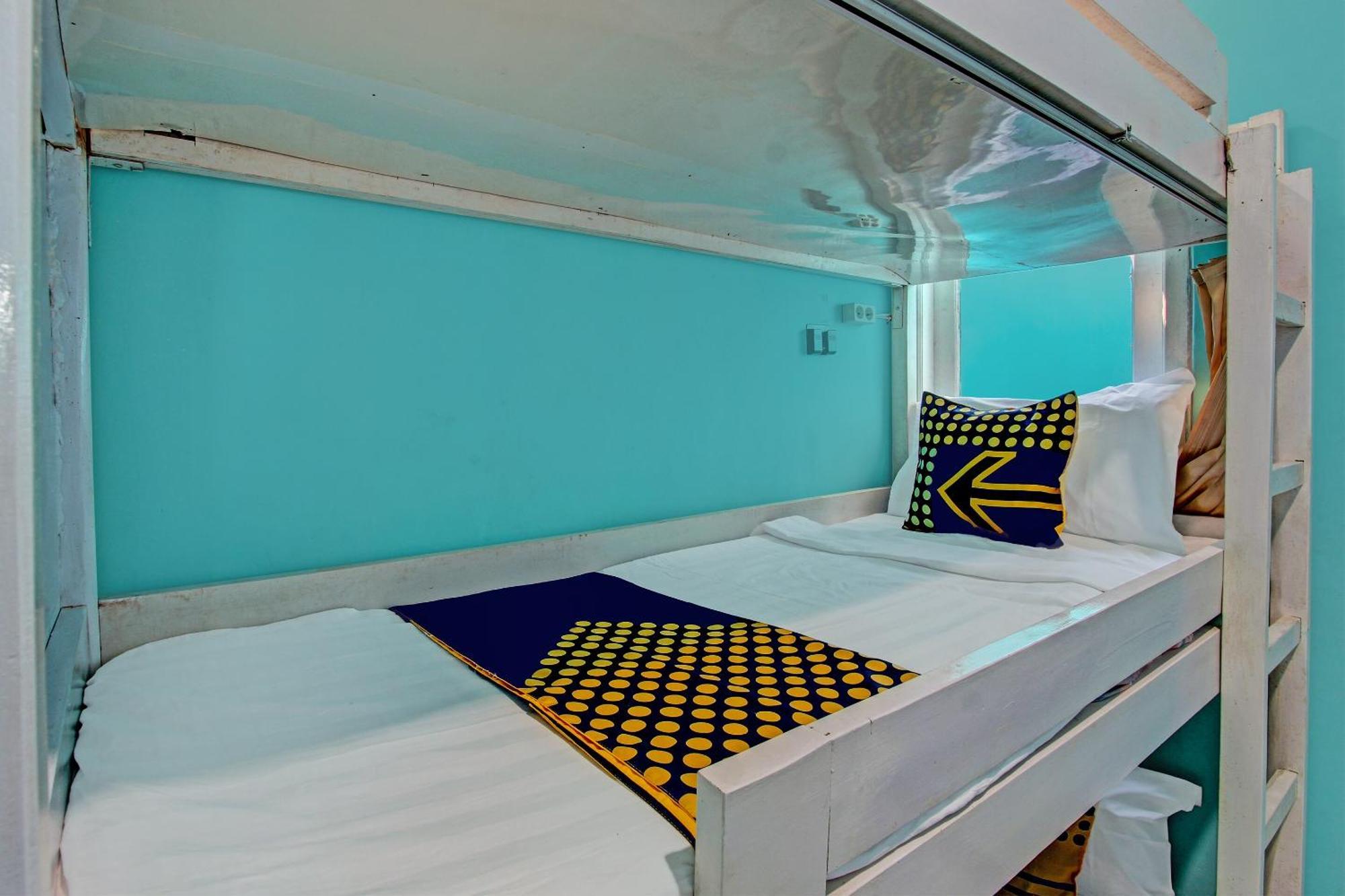 Hotel Spot On 92611 Lobak Capsulenearayam Goreng Terowongan Alastuwo