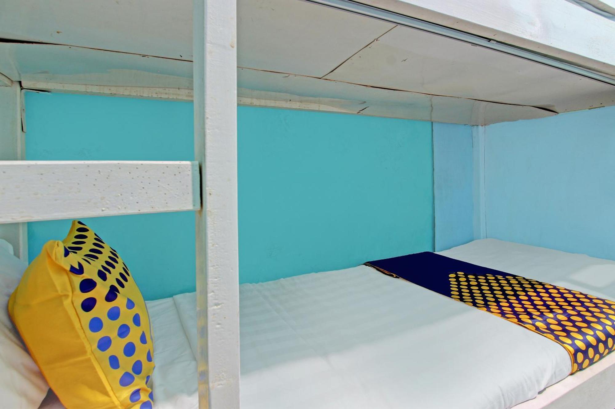 Hotel Spot On 92611 Lobak Capsulenearayam Goreng Terowongan