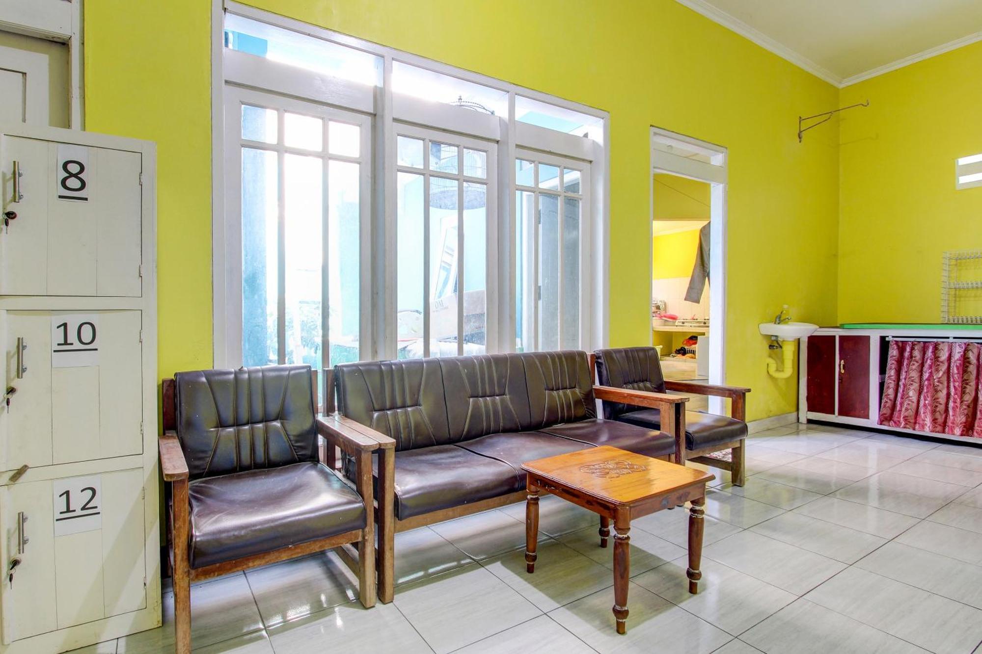 Spot On 92611 Lobak Capsulenearayam Goreng Terowongan Hotel